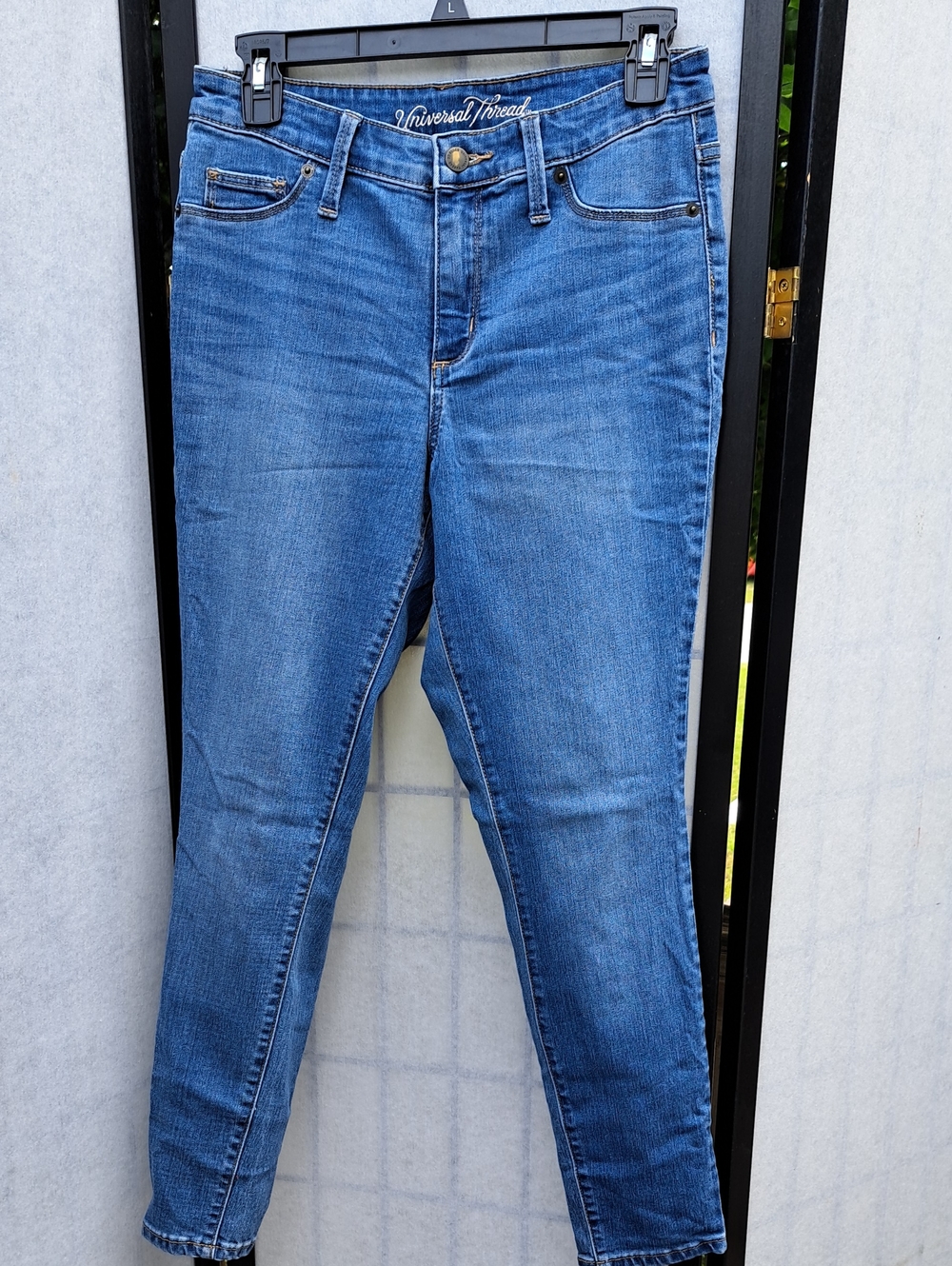 Universal Thread Women’s Blue Skinny Jeans